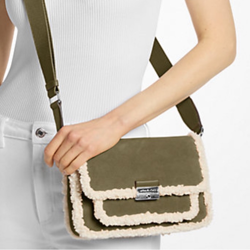 MICHAEL KORS Bradshaw Medium Suede and Faux Shearling Messenger Bag
Olive
NWT - Picture 3 of 16